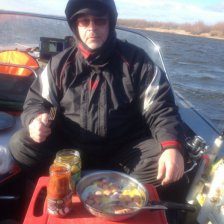 Яичницу жарим прям в лодке :)