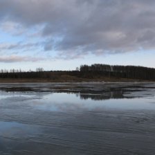 Лед еще крепок