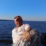 Мошки на воде ужас сколько.
