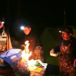 НОЧЕВКА В ПАЛАТКЕ / ХАРИУС НА УГЛЯХ В ПЕЧКЕ / Рыбалка хариуса весной часть 2 / Наедине с тайгой