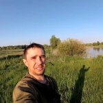 Красивое озеро с рыбой, рыбалка на спиннинг